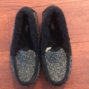 Ugg slippers worn 3x!!! With metallic thread